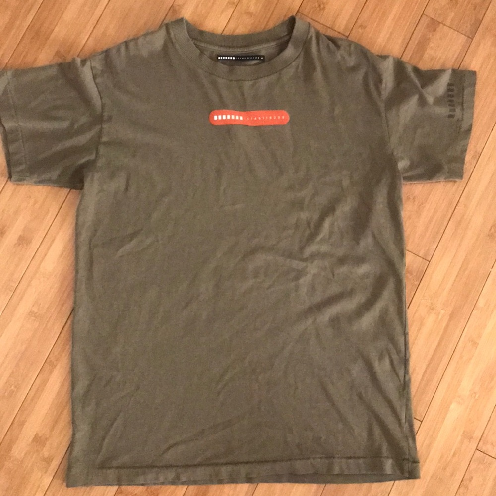 Landing base T shirt / visitor on earth in Olive